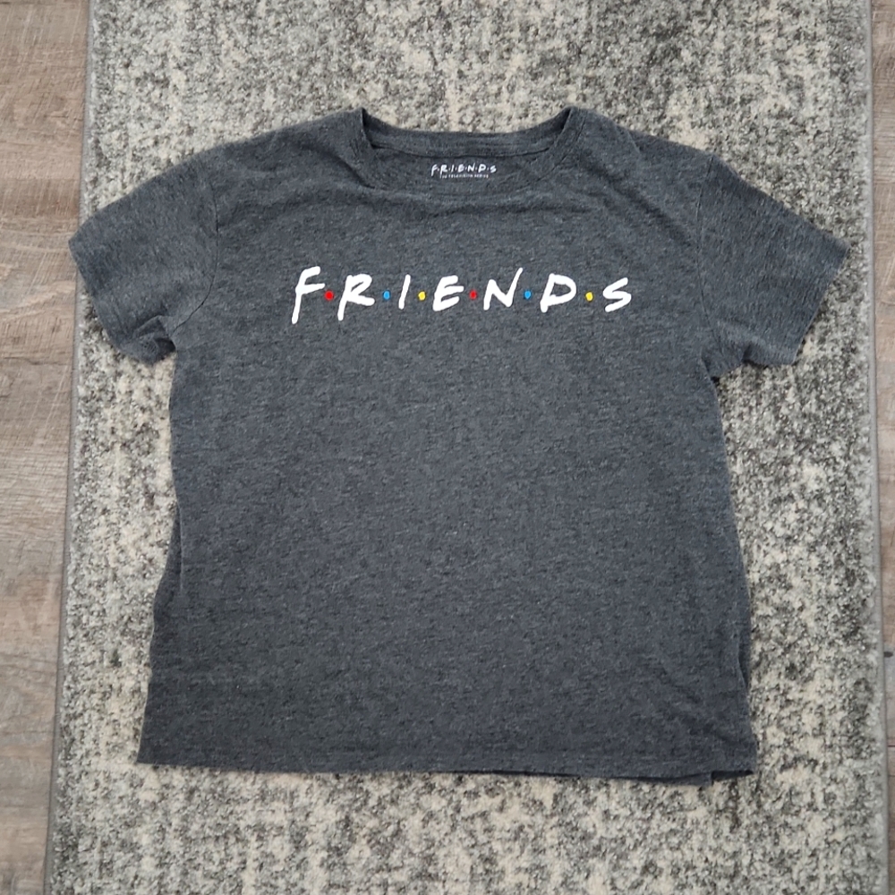 🌷 Pick 5 for 20🌷.  Friends T-Shirt Small
